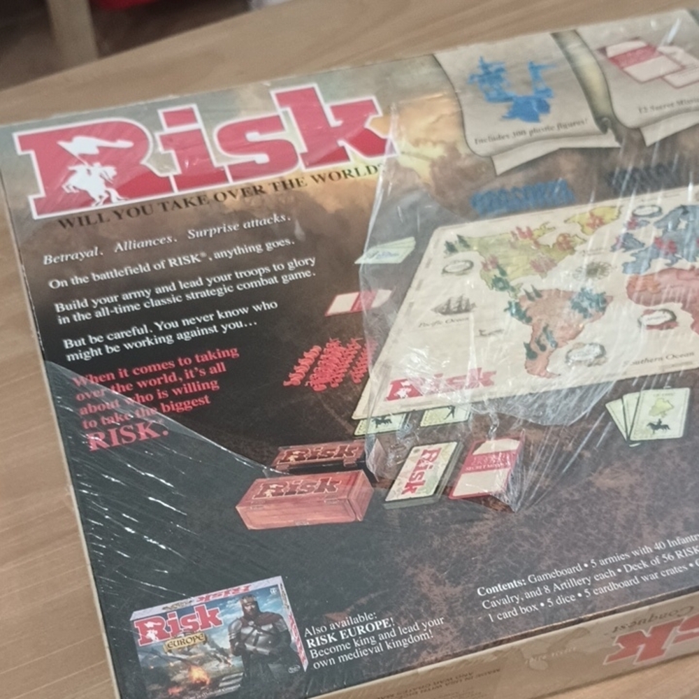 Hasbro Risk Strategic Game - Picture 3 of 4